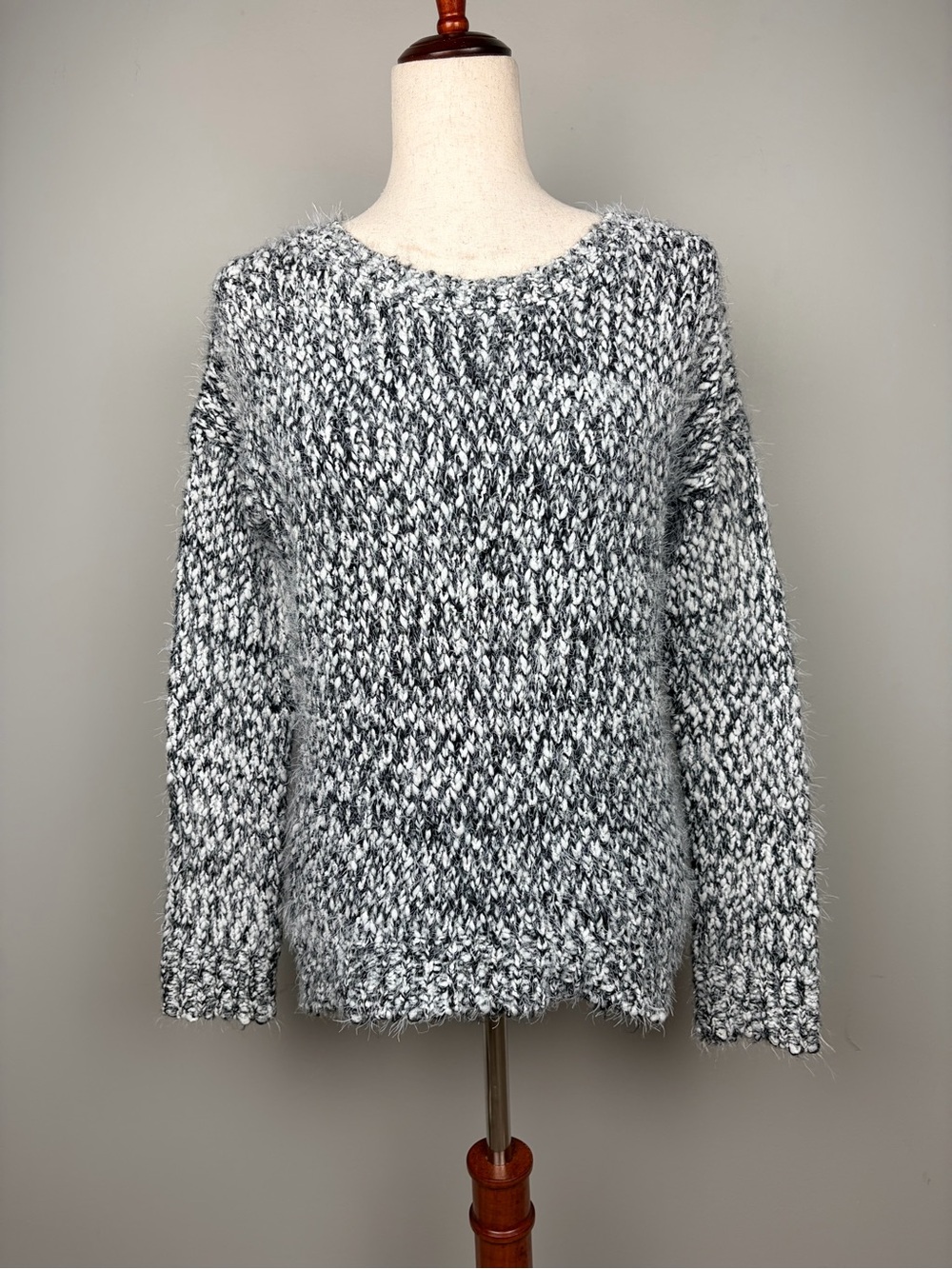 Joseph A Fuzzy Eyelash Knit Sweater Women’s S Black White Marled Chunky Pullover